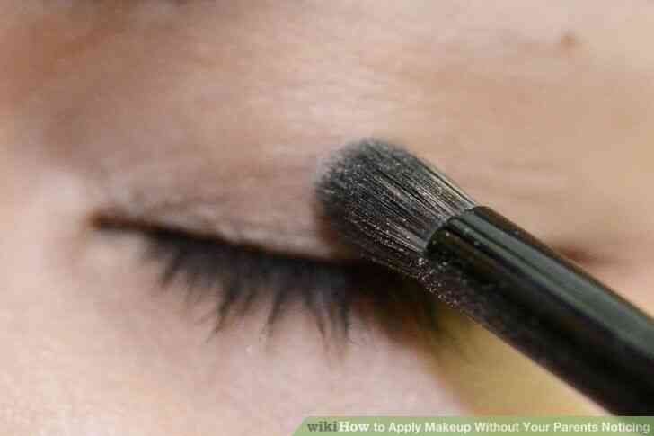 Image intitulée Appliquer le Maquillage Sans Vos Parents Remarquant l